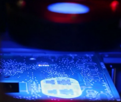 FPC杏盛激光打标机  活在FPC上的二维码 